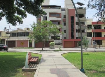 Departamento de 3 habitaciones, Lima · San Borja Vendo Dpto Frente a Parque, Terraza U$230,000 (Cerca Est. Tren San Borja Sur)