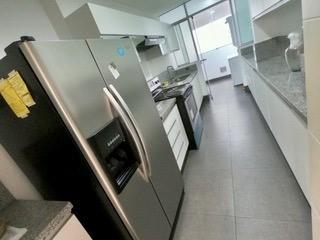 Departamento de 3 habitaciones, Lima · *san Isidro Vta. Ca. Los Pinos Flat 3d 2c 8°p V/calle S/estar Impecable