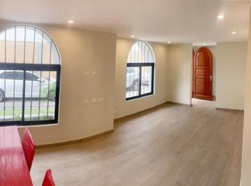 Departamento de 4 habitaciones, Lima · *surco Venta Calle El Buen Retiro, Departamento Muy Bien Conservado