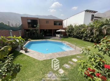 Casa de 3 habitaciones, Lima · Linda Casa Recién Remodelada Distribuidos en 2 Pisos