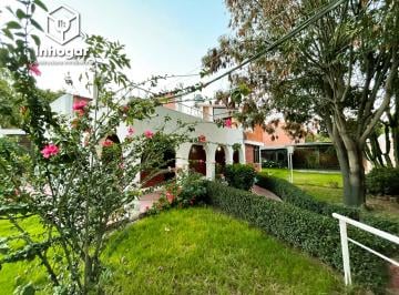 Casa de 5 habitaciones, Arequipa · Alquiler de Casa con Amplios Jardines Para Negocio