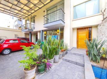 Casa de 8 habitaciones, Lima · Moderna Casa de 3 Pisos 8 Dorm. 5 Baños 3 Cocheras Us$460,000 Negociable