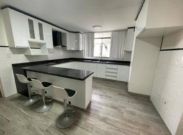 Casa de 3 habitaciones, Lima · Duplex Completamente Remodelado en Zona de Fácil Acceso en Calle Marcona