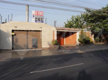 Casa de 6 habitaciones, Lima · Venta de Casa Como Terreno en Av Los Frutales