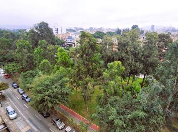 Parques · Amplia Habitación Amoblada de 27 m² con Baño Privado – Frente a Parques