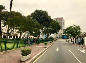 Vista desde el parque Francisco de Miranda · Alquilo Departamento Amoblado – Limite Entre Miraflores y Surquillo