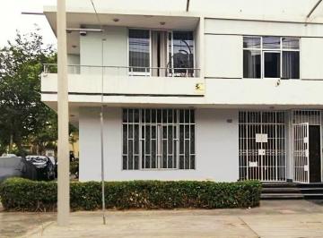 Local comercial de 3 habitaciones, Trujillo · Local Comercial en Esquina Primer Piso, Primavera Trujillo