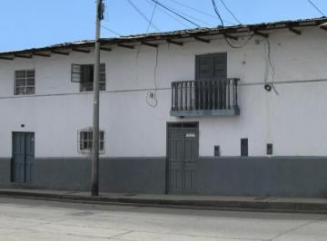 Casa de 3 habitaciones, Cajamarca · Casa con Terreno, Cétrica con Frontis Ancho Para Vivienda o Comercial