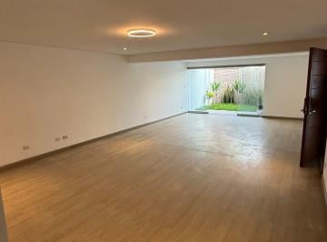 Departamento de 2 habitaciones, Lima · Departamento Primer Piso con Jardin y Patio Grande Surco Urb. Gardenia