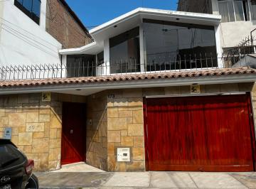 Fachada · Venta de Casa 2 Pisos en Urb. Olimpo