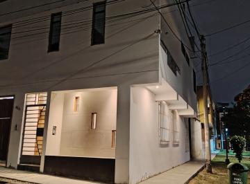 Casa de 5 habitaciones, Trujillo · Alquiler Casa 100 m² Frente a Parque