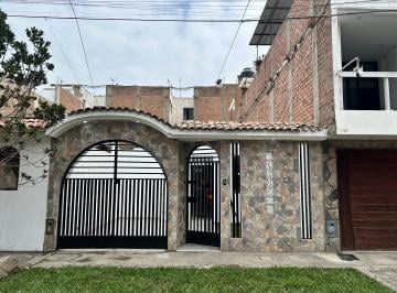 Casa de 3 habitaciones, Trujillo · Casa en La Urb Santa María V Etapa Trujillo
