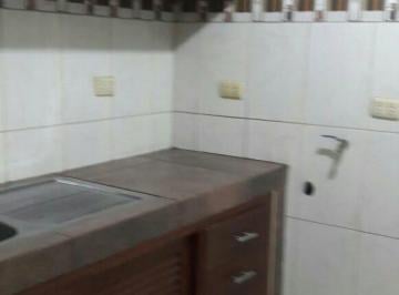 3er piso ideal para pareja, hermanas (o), 2 amigas (o). Aceptan mascotas. Tien · Depa Vista Calle
