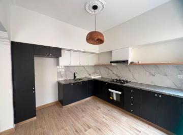 Cocina · 107 m² Remodelados con Patio a Pasos del Parque Castilla. Límite con San Isidro.