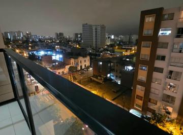 Balcón vista exterior · Moderno Departamento de 1 Dormitorio a Pasos de Cc La Rambla