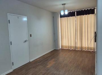 sala · Dpto 3 Dorm + Patio en Primer Piso – Trato Directo