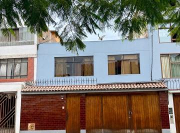 Casa de 9 habitaciones, Lima · Casa de 3 Pisos en Pueblo Libre – Ac 290 m² – 9 Dorm./6 Baños – Altura Cuadra 11 Av La Marina