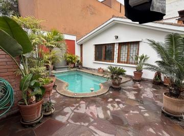 Casa de 4 habitaciones, Lima · ¡Oportunidad en Monterrico! Casa con Jardín, Piscina y Mucho Potencial