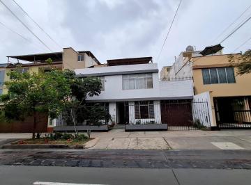 Casa de 4 habitaciones, Lima · Venta Casa Como Terreno en San Borja Param Tres Pisos /calle Vesalio