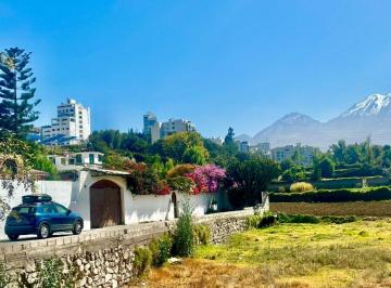 Casa de 7 habitaciones, Arequipa · Casa en Venta - Desarrollo Inmobiliario. Cayma