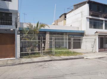 Fachada · Venta de Casa Para Remodelar o Terreno