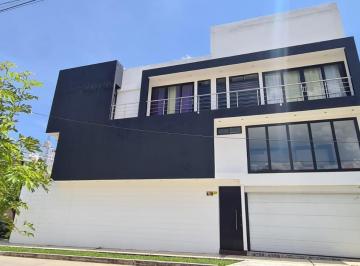 Casa de 3 habitaciones, Huancayo · Amplia Casa de 3 Pisos en Huancayo: Ideal Para Vivienda o Inversión