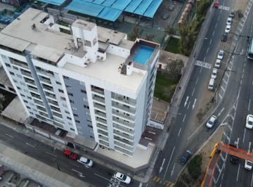 Departamento de 2 habitaciones, Lima · Depa 81 m² en Surco con Cochera Doble, Piscina y 2 Baños Remodelados – Piso 5 con Vista Externa