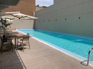 Piscina · Vive a un Paso de San Isidro | Moderno Departamento de 2 Dorm. con Cochera