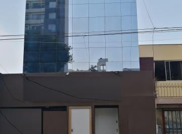 Fachada · Edificio de 4 Pisos Para Oficinas