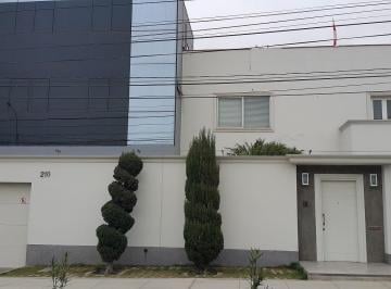 Oficina comercial de 8 habitaciones, Lima · Se Vende Oficina 3 Pisos Semi Implementada en San Isidro con Licencia Cv