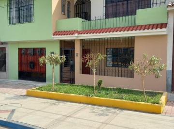Casa de 3 habitaciones, Tacna · Casa en Venta en Av Principal, tacna.
