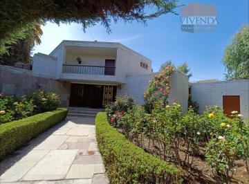 Casa de 5 habitaciones, Arequipa · Vendo Amplia Propiedad Frente Al Inter! Yanahuara