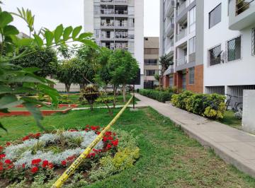Departamento de 2 habitaciones, Lima · Alquilo Departamento + 1 Cochera Frente Parque Estacion Angamos Barrio Medico Surquillo Miraflores