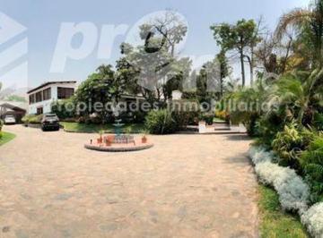 Casa · 474m² · 4 Dormitorios · 10 Estacionamientos · Excelente Oportunidad – La Planicie