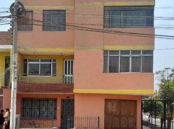Casa de 10 habitaciones, Lima · Venta de Casa 4 Pisos en Esquina 160 m² Area Terreno