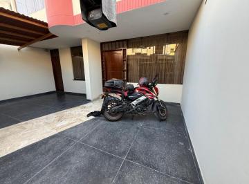 Casa de 4 habitaciones, Lima · Casa 2 Niveles en Monte Ficus *160 M* - Surco