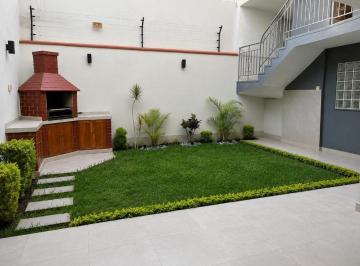Casa de 3 habitaciones, Lima · Moderna Casa de Dos Niveles Remodelada, con Terraza y Jardin