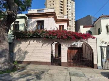 Casa de 3 habitaciones, Lima · Casa en Venta 3 Dorm. C/3 Cocheras y Patio Cerca Al Bosque del Olivar - San Isidro