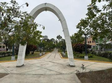 Terreno / Lote · 553m² · 10 Dormitorios · Excelente Terreno en Esquina