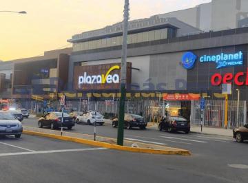 Local comercial de 1 habitación, Lima · Local Comercial de 517 m² a Media Cuadra de Centro Comercial Mall Aventura