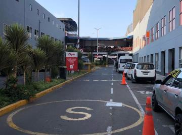 Local comercial de 1 habitación, Lima · Alquilo Práctico Local en Plaza Hogar.9.4.0.2.2.0.7.8.0.