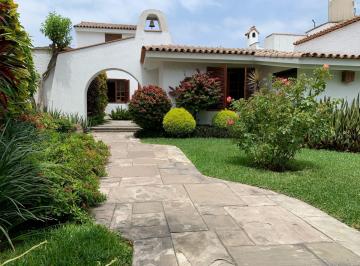 Casa de 4 habitaciones, Lima · Linda y Acogedora Casa en Surco Rodeada de Arboles y Jardines