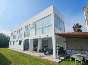 Casa · 927m² · 6 Dormitorios · 4 Estacionamientos · Casa de Playa de 927 m² en Venta en Playa Chocalla