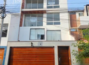 Casa de 10 habitaciones, Lima · Remato Casa - Edificio//duplex//2 Flat//loft//terraza//cocheras 9.4.0.2.2.0.7.8.0.