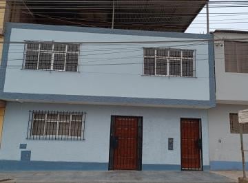 Casa de 7 habitaciones, Lima · Amplia y Iluminada Casa de Dos Pisos