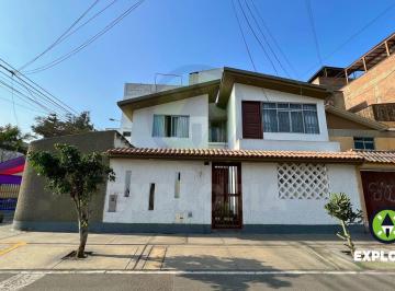 Casa de 5 habitaciones, Lima · Casa en Venta Como Terreno - Salamanca