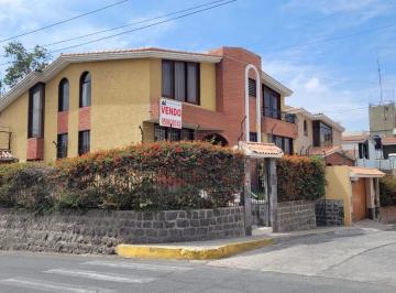 Casa de 4 habitaciones, Arequipa · Se Vende Casa en Esquina Frete La Urb. El Bosque, Cayma