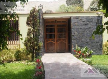 Casa · 500m² · 4 Dormitorios · 4 Estacionamientos · Fantastica Casa en Venta en La Molina