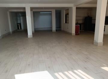 Casa · 318m² · 5 Dormitorios · 1 Estacionamiento · Vendo Hermosa Casa de 2 Pisos con Amplio Local Comercial en Santa María – Huacho