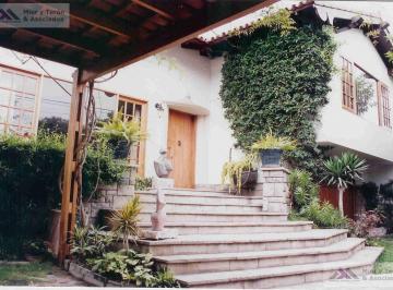 Casa · 400m² · 3 Dormitorios · 2 Estacionamientos · Casa en Venta Como Terreno Miraflores